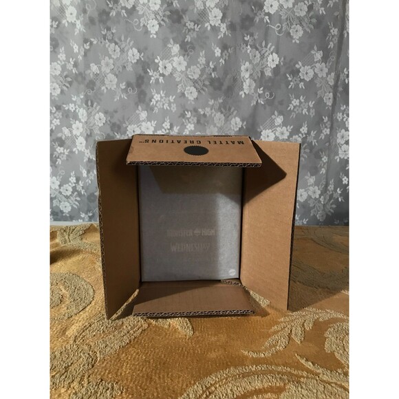 Monster High Wednesday Addams Paint in Black Fashion Pack In Shipper - Picture 2 of 5